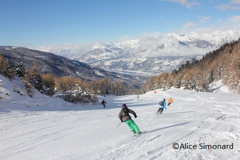 Skieurs au domaine les Orres