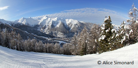 Photo panoramique sur les montagnes de la station Les Orres