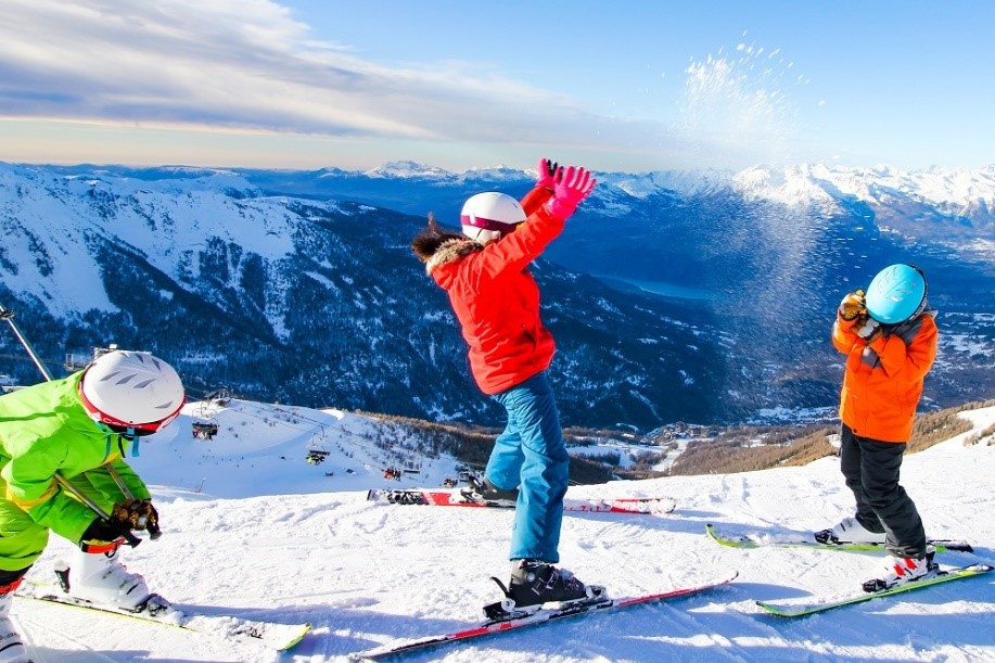 Station des Orres skier en famille 