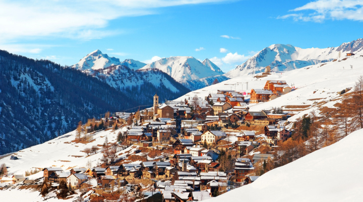 Village de France Saint-Véran sous la neige