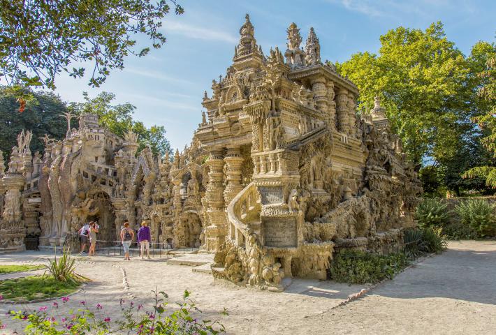 Façade du Palais Idéal du Facteur Cheval vue de près