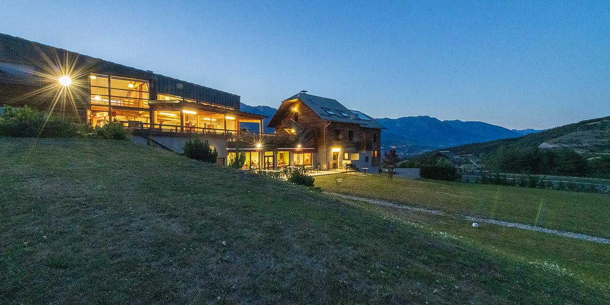 Photo du Domaine de Val Ubaye en soirée